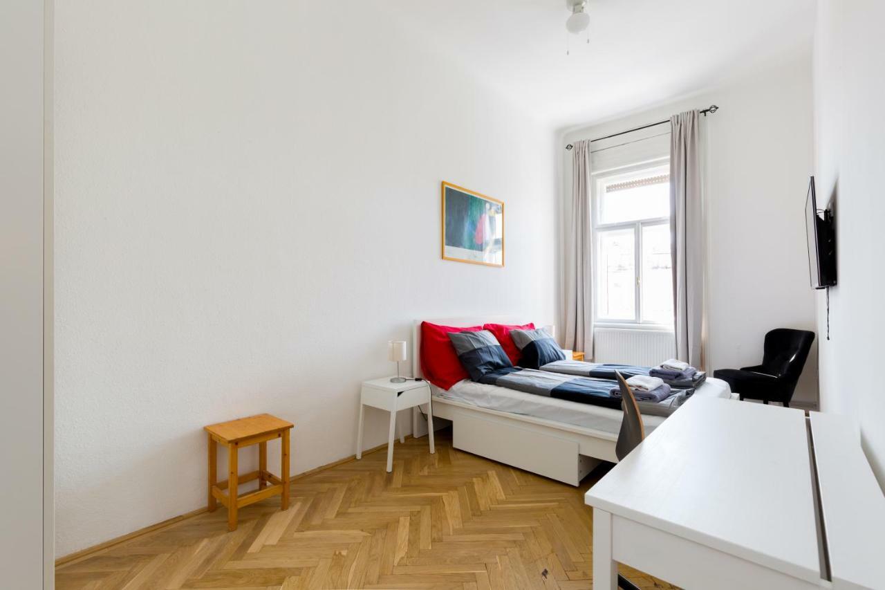 Apartment Vacation In *